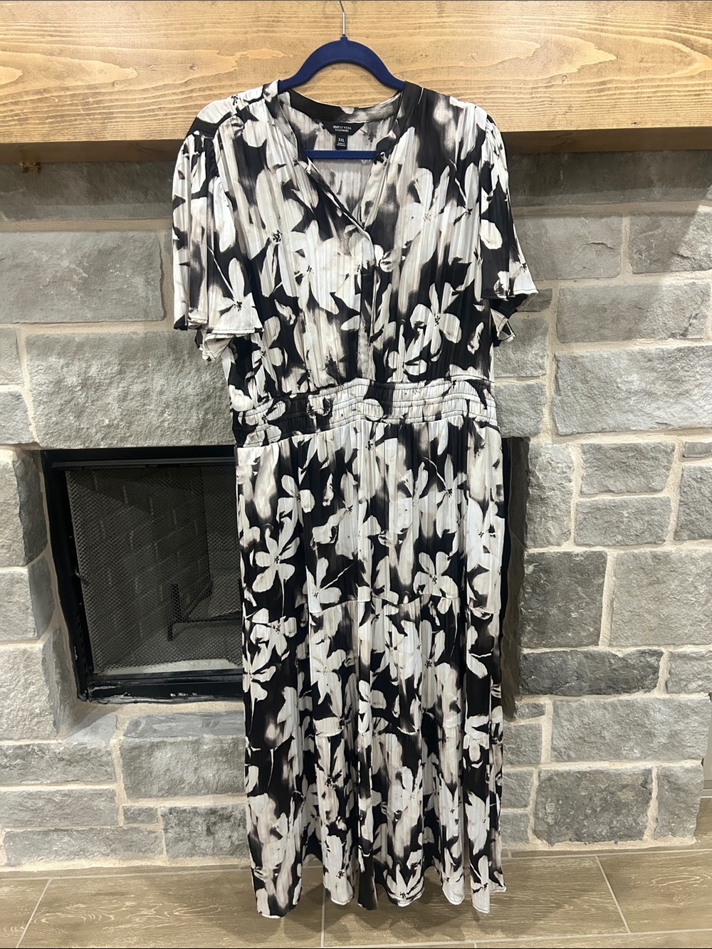 Simply Vera Vera Wang Black and White Floral Midi Dress